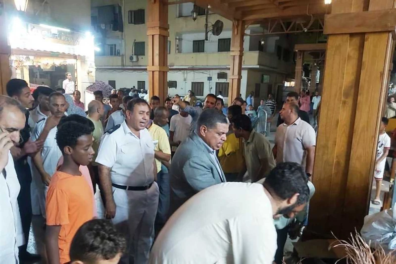 رفع 453 حالة إشغال وتحرير 25 محضر في حملات بالسوق السياحي بأسوان واصلت الوحدة المحلية لمركز ومدينة أسوان بقيادة سيد مدني، حملاتها المكبرة لرفع