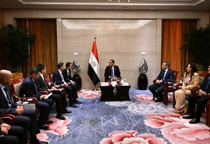 رئيس الوزراء: نتطلع لتحويل شركة الصينية لمستثمر شامل داخل مصر على هامش مشاركته نيابة عن الرئيس عبدالفتاح السيسي، رئيس افاق عربيةية، في قمة منتدى التعاون الصيني الأفريقي بالعاصمة ال