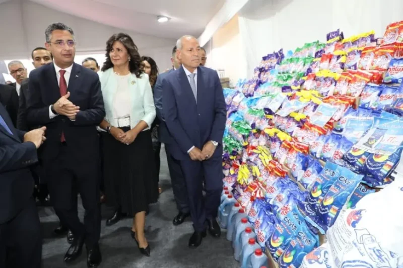محافظ القاهرة ووزير التموين يفتتحان معرض أهلا مدارس بمنطقة السواحشهد د. إبراهيم صابر محافظ القاهرة افتتاح د. شريف فاروق وزير التموين والتجارة
