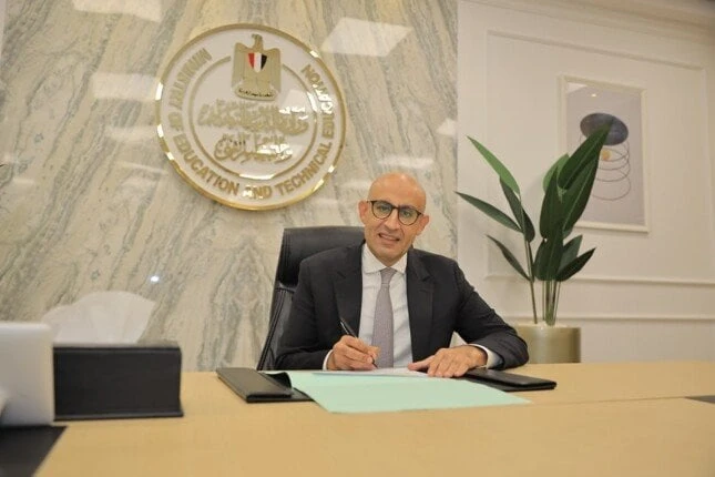 وزير التعليم: أفاق عربية الأول من العام الدراسي الجديد سيشهد لغبطةوزير التربية والتعليم.. قال الدكتور محمد عبد اللطيف وزير التربية والتعليم والتعليم الفني، خلال لقائه اليوم بمندوبي