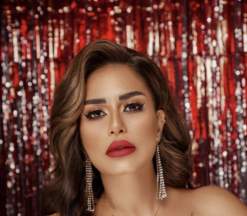 منة فضالي تتعاون مجددا مع هذا المخرج افاق عربية - أعلنت الفنانة منة فضالي، عبر حسابها الخاص على فيسبوك عن عودتها للتعاون مع المخرج محمد سامي من خلال مسلسل سيد الناس، الذي يعرض في ر