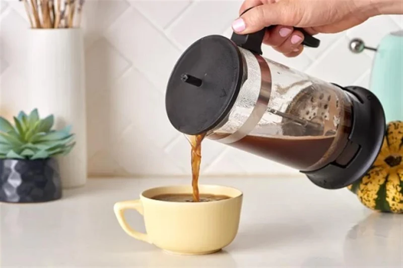 موجود في كل بيت.. مشروب يسبب مشكلات صحية عند تناوله بهذه الطريقة لايف ستايل كتب سيد متولي عشاق القهوة كثيرون، فمنهم من يفضل تناولها بعد الوجبات، في