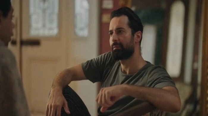 ملخص مسلسل عمر أفندي 13.. مفاجآت عديدة لأبطال العملمسلسل عمر أفندي.. عرضت الحلقة 13من مسلسل عمر أفندي ، أمس عبر قنوات ومنصة شاهد الرقمية، وشهدت الحلقة أحداثا مشوقة، ومفاجآت عديدة.م