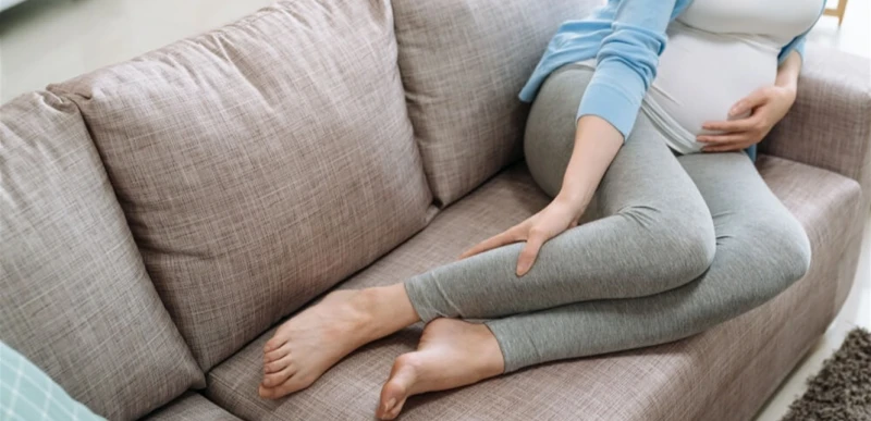 متى يصبح التورم خلال الحمل خطيرا؟ صحة من الطبيعي أن يتمدد بطنك خلال الحمل، ولكن أجزاء أخرى من الجسم قد تتغير وتتورم أيضا.يقول أخصائيو أمراض النساء والتوليد إن جسم المرأة الحامل ينت