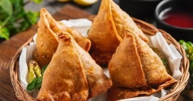 اليوم العالمي للسمبوسة.. اعرفي إزاي تعمليها ب 3 حشوات مختلفة المرأة والمنوعات تعد السمبوسة من الأطباق الشهية التي تناسب جميع الأذواق، حيث تتنوع