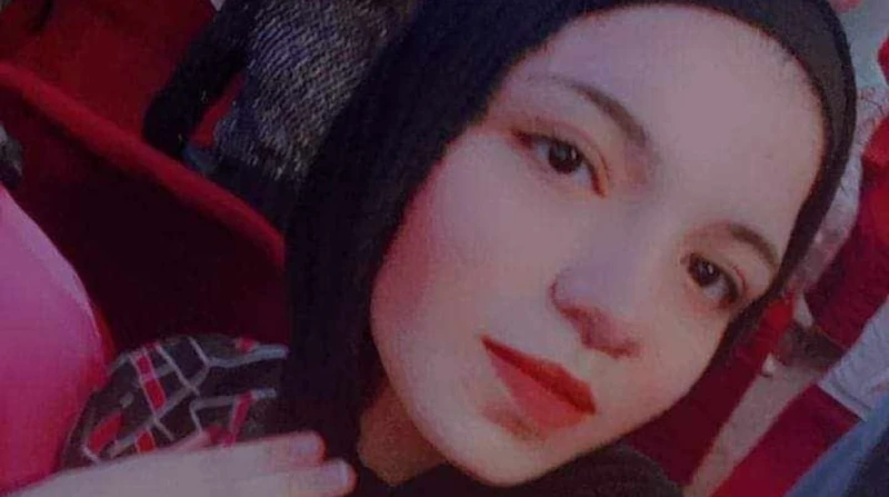 قبل ساعات من تسجيل رغباتها.. وفاة طالبة ثانوية عامة بسوهاج تحولت فرحة طالبة الثانوية العامة آلاء محمد حسن عمر سرور بتحقيق حلم والديها بالالتحاق بإحدى الجامعات إلى مأساة، بعد أن فار