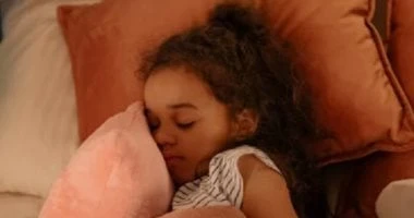 5 خطوات تساعد على النوم مبكرا استعدادا للعودة للمدارس المرأة والمنوعات قبل العودة للمدارس، تقوم كثيرا من الأمهات بتوجيه الأبناء للذهاب للنوم مبكرا