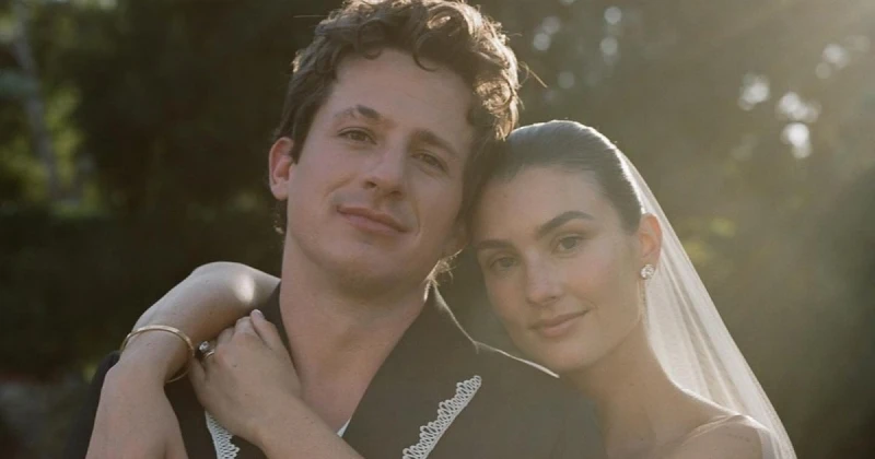 تشارلي بوث يدخل القفص الذهبي.. وحفل زفاف رومانسي للغاية تعرف على التالي تشارلي بوث يدخل القفص الذهب ي.. وحفل زفاف رومانسي للغاية، إحتفل الفنان