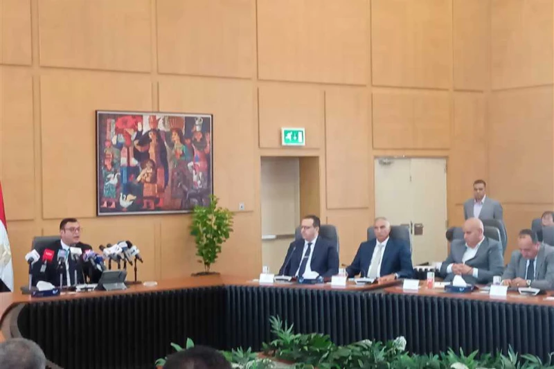 وزير الإسكان: تسليم أراضي رأس الحكمة بداية أكتوبر المقبل ولن تحدث فقاعة عقارية بمصر (تفاصيل) قال المهندس شريف الشربيني، وزير الإسكان، إنه يتم حاليا