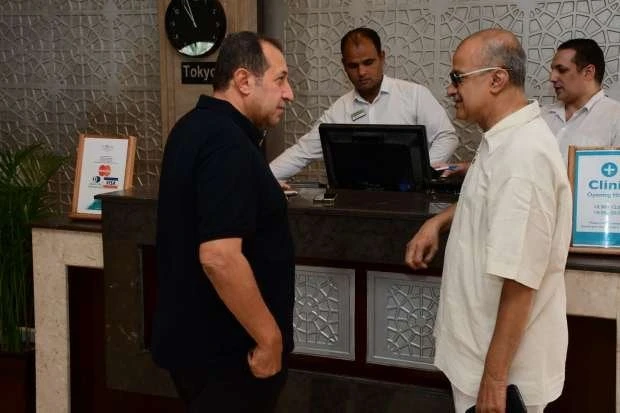 أبرزهم مصطفى خاطر والمنتج هشام عبد الخالق.. توافد النجوم على حفل افتتاح مهرجان الغردقة لسينما الشبابوصل المنتج هشام عبد الخالق والفنان مصطفى خاطر،