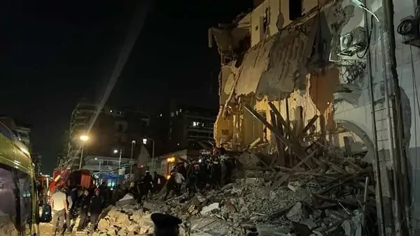 قصة إنهيار عقار أرض الجولف في مدينة نصر وسبب صادم وراء سقوطهعقار أرض الجولف . شهدت المنطقة بحي مصر الجديدة في شرق القاهرة انهيار منزل سكني مكون من أربعة طوابق ، مما أثار حالة من ال