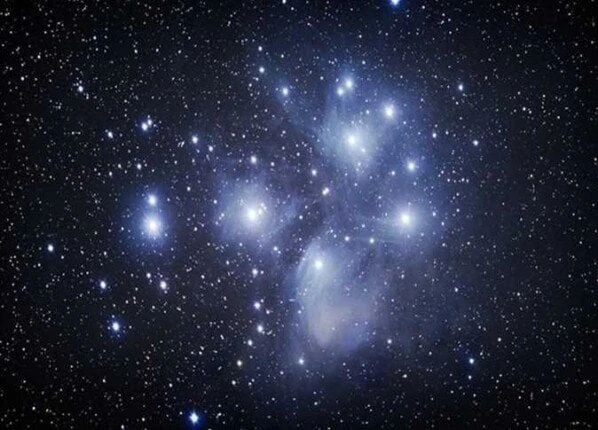 الأربعاء.. الأرض على موعد مع 3 ظواهر فلكية بديعة منوعات الاسبوع تشهد الكرة الأرضية يوم الأربعاء المقبل ثلاث ظواهر فلكية بديعة ينتظرها المتخصصون وهواة