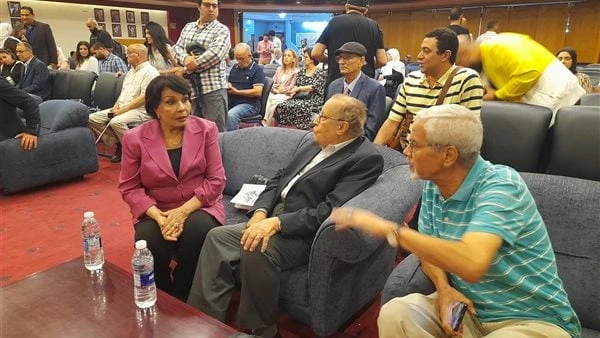 دقيقة حدادا على أرواح شهداء غزة ولبنان قبل مناقشة ديوان جمال بخيت بالصحفيينوقف جميع المشاركين في ندوة مناقشة ديوان خيالي للشاعر الكبير جمال بخيت المقام بنقابة الصحفيين دقيقة حدادا