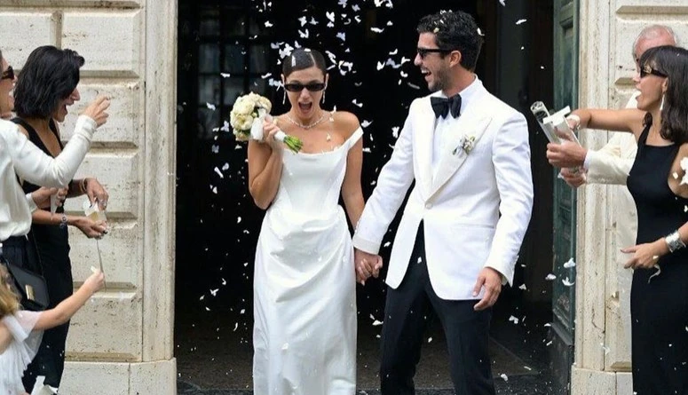 زفاف بينار دينيز وكان يلدريم في روما (فيديو)احتفلت الممثلة التركية بينار دينيز، بطلة مسلسل القضاء، وكان يلدريم، بزواجهما، في حفل زفاف بسيط أقيم في