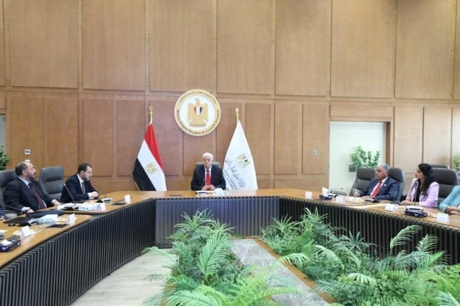 وزر التعليم العالي يترأس اجتماع اللجنة العليا لمستشفيات ومراكز ووحدات الأورام الجامعيةترأس الدكتور أيمن عاشور وزير التعليم العالي والبحث العلمي،