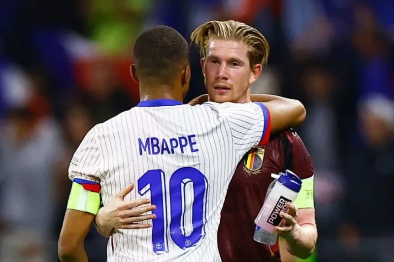 كيفن دي بروين ينتقد لاعبين بلجيكيين لا يؤدون مهماتهم شن قائد منتخب بلجيكا كيفن دي بروين هجوما على زملائه، بعد الهزيمة أمام فرنسا 2-0 في دوري الأمم الأوروبية.ولم تكن هذه المرة الأول