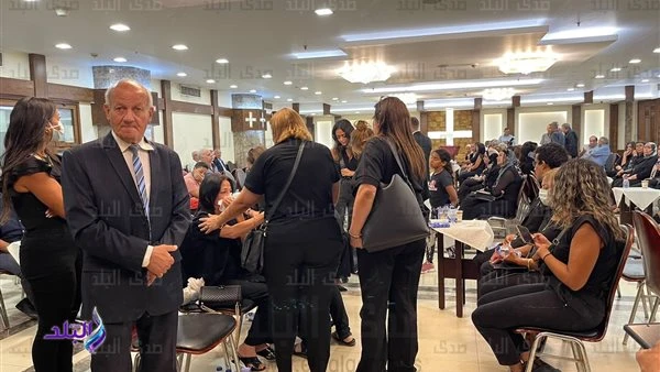 أبرزهم عمرو الليثي.. شخصيات عامة يحضرون عزاء السيناريست عاطف بيشاي فيديو وصورأقيم عزاء السيناريست عاطف بيشاي، من كنيسة مارمرقس بمصر الجديدة مساء