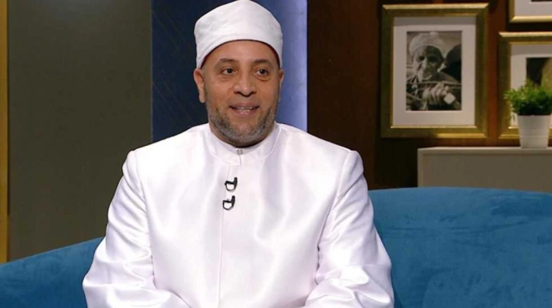 بسبب الهجوم على فستان زفاف ابنته.. أول رد من الشيخ رمضان عبدالرازق شهدت الساعات الأخيرة حالة من الجدل على مواقع التواصل الاجتماعي، عقب حفل زفاف ابنة