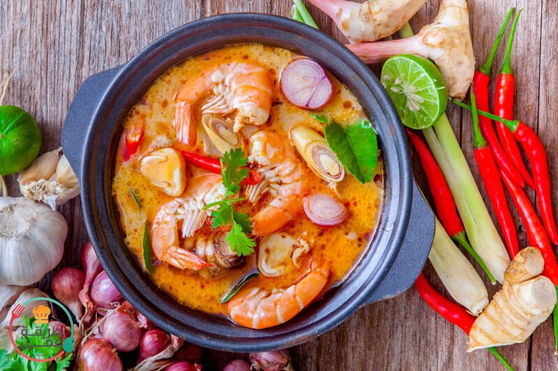 طريقة تحضير شوربة الجمبري بخطوات سهلةالمقادير الجمبري : 500 غراما (مقشر) الزيت النباتي : 2 ملعقة كبيرة البصل : 1 حبة (مفروم) الزبدة : 3 ملاعق كبيرة مرق دجاج : 4 اكواب معجون الطماطم