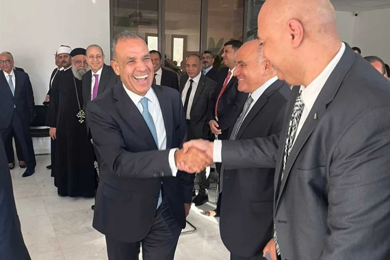 وزير الخارجية يستهل زيارته لدولة الإمارات بعقد لقاء مع رموز الجالية المصرية استهل الدكتور بدر عبدالعاطي وزير الخارجية والهجرة وشؤون المصريين بالخارج، زيارته الحالية إلى دولة الإمار