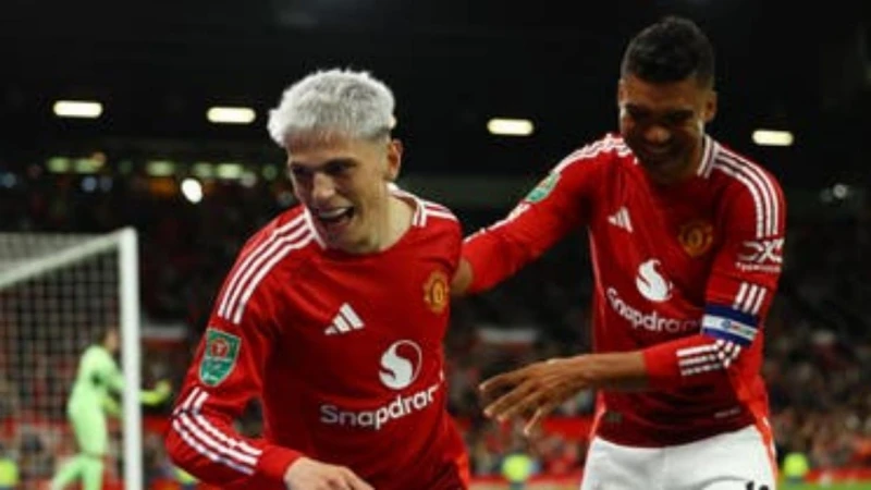 -غارناتشو يحاول الاحتفال على طريقة رونالدو وكاسيميرو يمنعه .. منع البرازيلي كاسيميرو لاعب نادي مانشستر يونايتد، زميله الأرجنتيني أليخاندرو غارناتشو من الاحتفال على طريقة الأسطورة ا