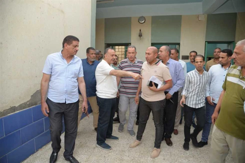 محافظ أسيوط يتفقد مدارس مركز منفلوط ويوجه باستغلال الفراغات لخفض كثافة الطلاب تفقد اللواء دكتور هشام أبوالنصر محافظ أسيوط مدارس عزبة محبوب والمندرة قبلي وإبراهيم عبدالحافظ بقرية ال