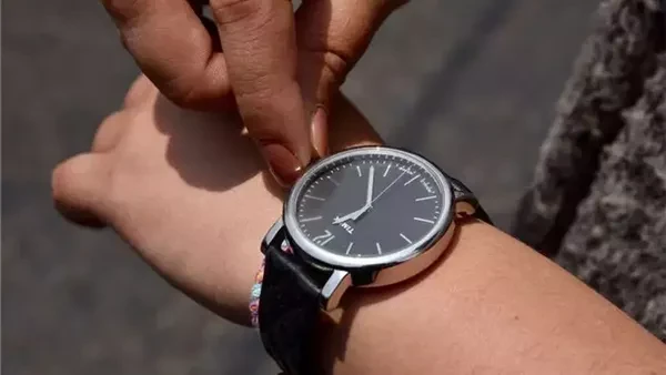 موعد تغيير الساعة للتوقيت الشتوي في مصر يبحث الكثير من المواطنين عن موعد بدء التوقيت الشتوي 2024 حيث يتم تأخير الساعة 60 دقيقة .وشهدت محركات البحث على الإنترنت خلال أمس واليوم تزاي