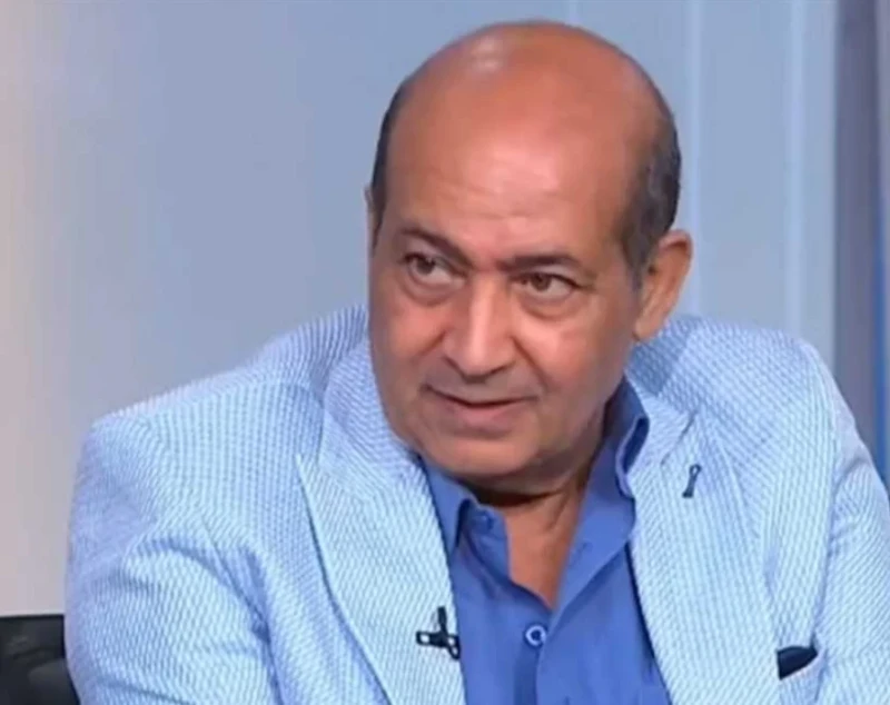 طارق الشناوي يكتب: عاطف بشاي.. الساخر حتى آخر نفسنحو 15 عاما عاشها عاطف بشاى، فى عز لياقته الدرامية، إلا أن كل ما يكتبه يضعه فى درج مكتبه منتظرا أن يأتى من يطرق الباب باحثا عن الإب