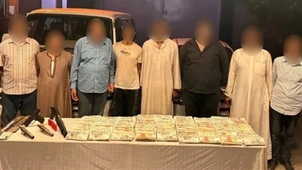 2.1 مليون جنيه.. تفاصيل مثيرة في سطو مسلح على موظف ومحاسب بمزرعة دواجن في البحيرة تمكن قطاع الأمن العام بمشاركة الأجهزة الأمنية بمديرية أمن البحيرة،