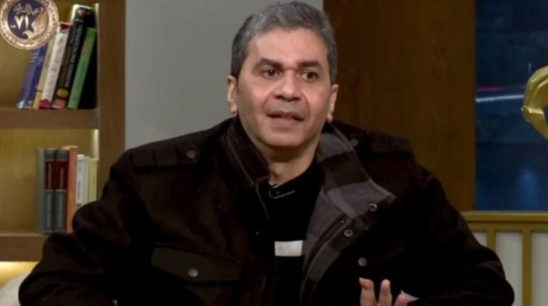 عمرو محمد علي يكشف تفاصيل أزمته الصحية (خاص) كشف الفنان عمرو محمد علي تفاصيل تعرضه لمرض التصلب المتعدد، الذي أثر على مسيرته الفنية، وفقدانه من حوله من الأهل والأصدقاء.وقال عمرو محم