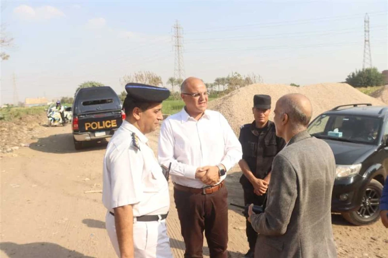 جولة مفاجئة بقليوب.. محافظ القليوبية يكلف بإزالة 4 حالات بناء مخالف كلف المهندس أيمن عطيه محافظ القليوبية اليوم الإثنين، بإزالة 4 حالات بناء مخالف