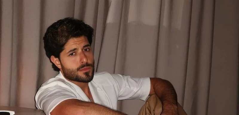 فنون ومشاهير: أطل وهو يمسك بالأفاعي.. ابن الفنان راغب علامة يثير الجدل شاهدوا ماذا فعل (صور) أثار خالد علامة الابن البكر للفنان راغب علامة الجدل