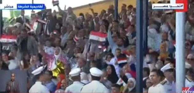 بالأعلام وعلامات النصر.. الفرحة تزين وجوه الأهالي في حفل تخرج طلاب الشرطة دفعة 2024سادت الفرحة بين أهالي خريجي كلية الشرطة، حيث لوحوا بالأعلام