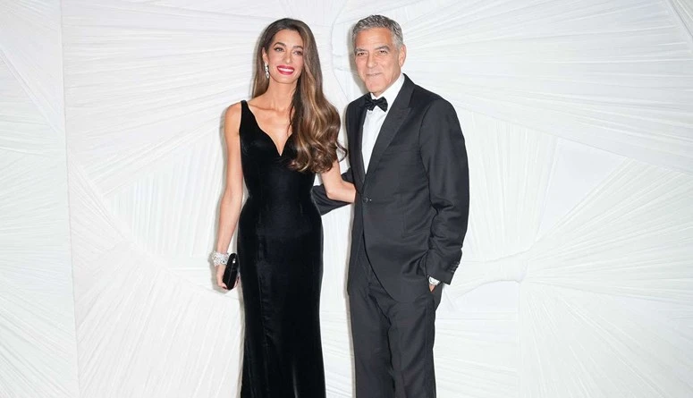 جورج كلوني يدعم أمل علم الدين ويكشف خطط عيد زواجهما (فيديو)أشاد جورج كلوني بزوجته أمل علم الدين على السجادة الحمراء، في حفل من تنظيم مؤسسة كلوني للعدالة التي أسسها الثنائي في عام 2