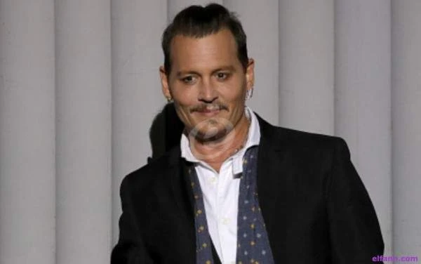 جوني ديب يستعرض ابتسامته الجديدة بعد إنتقادات واسعة النطاق بسبب أسنانه المسوسة - بالصورة تعرف على التالي جوني ديب يستعرض ابتسامته الجديدة بعد