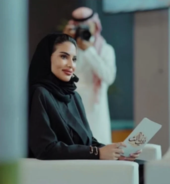 مذيعة السابقة سارة الخناني تحصل على درجة الماجستير في الاعلام مع مرتبة الشرف الاولىحصلت الاعلامية سارة الخناني على درجة الماجستير في تخصص الإعلام الرقمي بتقدير امتياز مع مرتبة الشر