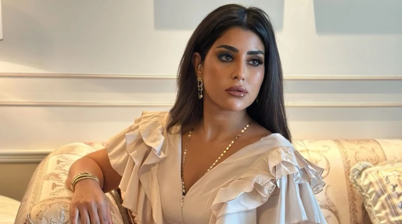 أيتن عامر في العرض الخاص لفيلم عنب بالإمارات احتفلت الفنانة أيتن عامر، بانطلاق فيلمها الجديد عنب، في سينمات الدول العربية.وسافرت أيتن عامر لحضور