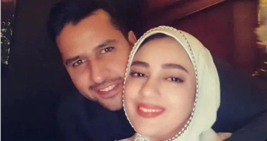 بهذه الكلمات.. علي الطيب يهنئ زوجته بعيد ميلادها علي الطيب وزوجته افاق عربيةوجه الفنان علي الطيب، رسالة رومانسية، لزوجته بمناسبة عيد ميلادها.وشارك