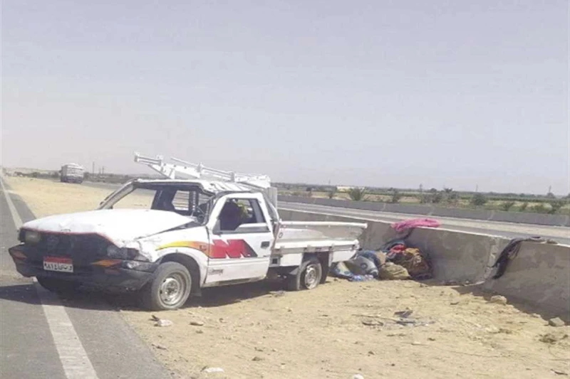 إصابه سائق وعامل في انقلاب سيارة بالمنيا أصيب سائق وعامل في حادث انقلاب سيارة بالطريق الصحراوي الغربي، اليوم الأربعاء، أمام كمين العدوه في المنيا،