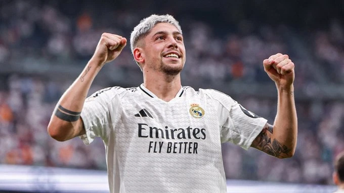 -دياز: ما يفعله فالفيردي مع ريال مدريد آمر مثير للإعجاب .. استعاد نادي ريال مدريد عافيته ونجح أخيرا في الفوز على ريال بيتيس بثلاثة أهداف دون رد يوم أمس الأحد، ضمن الجولة الثالثة من