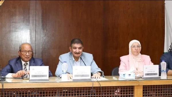 9 توصيات للجنة العلاقات الدولية والمصريين بالخارج في أول اجتماعاتها.. تفاصيل عقدت لجنة العلاقات الدولية والمصريين في الخارج بنقابة المهندسين برئاسة