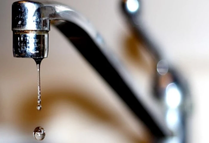 قطع المياه لمدة 10 ساعات، الشركة تعلن التفاصيل وتوفر بدائل أعلنت شركة مياه الشرب والصرف الصحي بمحافظة الفيوم عن قطع المياه لمدة 10 ساعات اليوم الأربعاء في عدد من أحياء المحافظة. وأ