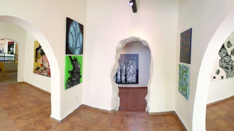 رواق البلقاء.. فضاء ثقافي فني في الفحيص الأردنية الثقافة والمنوعات عمان - العمانية: تنحدر الطريق من جبال السلط المكللة بالأشجار الحرجية على امتداد البصر، لتصل إلى بلدة الفحيص بطابع