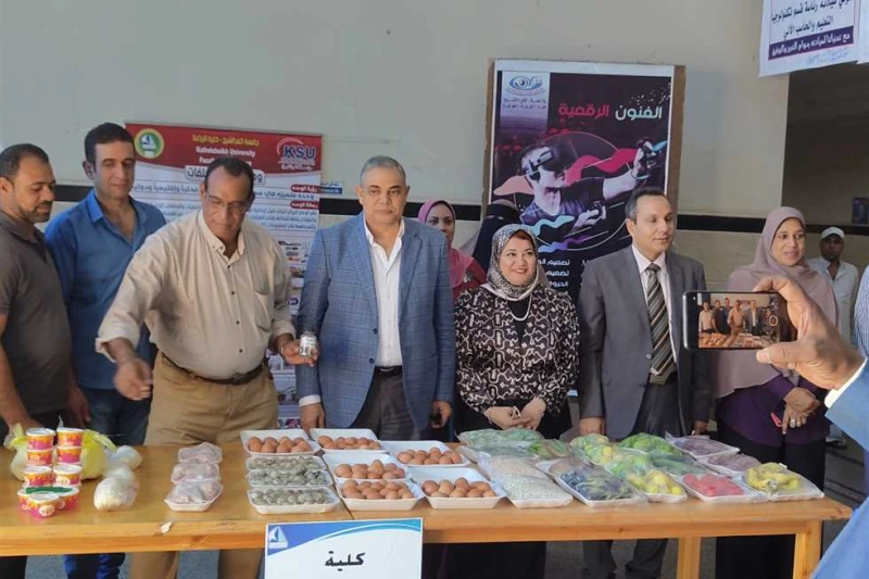 جامعة كفر الشيخ تطلق معرض الطالب المنتج ضمن مبادرة صنايعية مصر أقامت جامعة كفر الشيخ اليوم السبت، معرض الطالب المنتج، استمرارا لمجهودات الجامعة ومشاركتها في مبادرة صنايعية مصر، برع