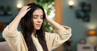 استخدام الحلبة والبيض والألوفيرا.. حيل ذكية لتطويل الشعر العاجز المرأة والمنوعات توقف الشعرعن النمو عند طول معين مشكلة شائعة تتعرض لها عدد كبير من