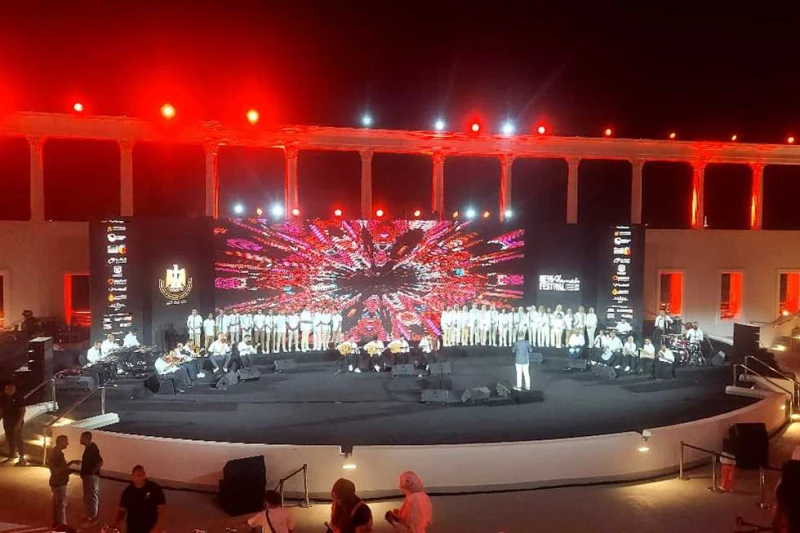 حصاد مشاركة وزارة الثقافة بمهرجان العلمين: 150 فعالية متنوعة وتدشين 5 مكتبات متنقلة أسدل الستار على الدورة الثانية من مهرجان العلمين الجديدة، الذي نظمته الشركة المتحدة للخدمات الإع