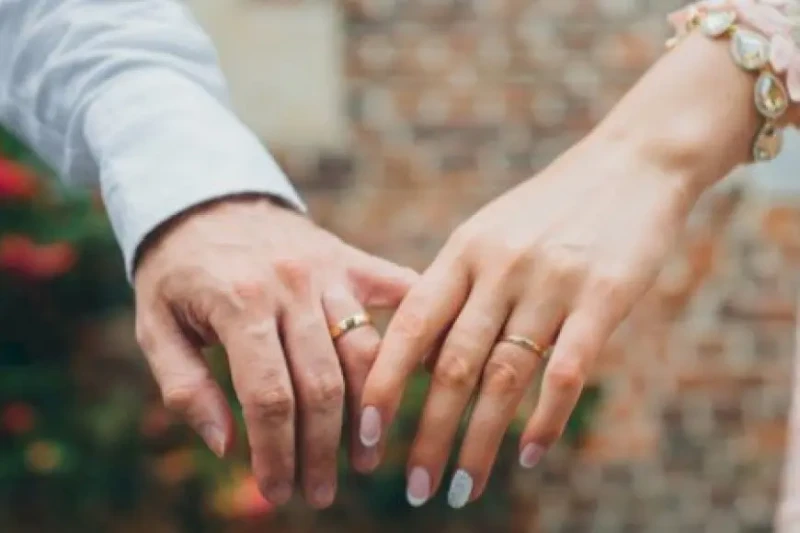 سعاد صالح تحذر الفتيات من القبلات والأحضان في الخطوبة.. هتجيبي العار لأهلكحذرت الدكتورة سعاد صالح، أستاذ الفقه المقارن بجامعة الأزهر، من بعض التصرفات