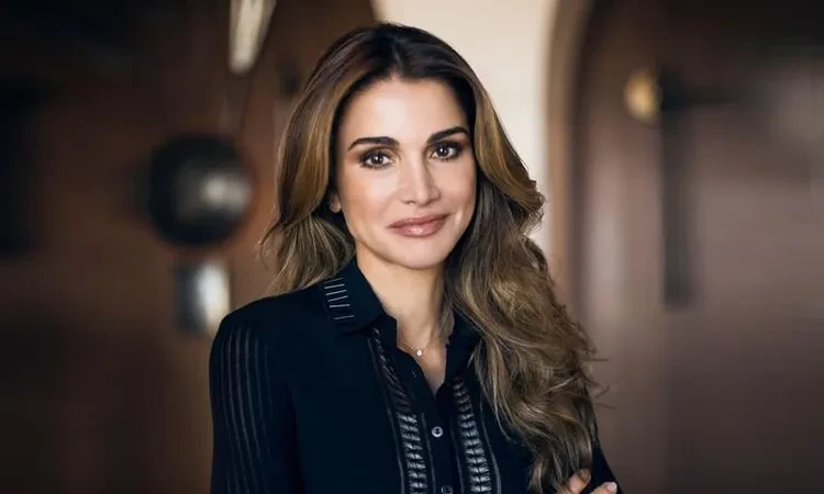 الملكة رانيا تتصدر التريند بعد تصريحاتها عن الأزمة في غزة (صور) منوعات تصدرت قرينة العاهل الأردني، الملكة رانيا العبد لله، محرك البحث الأكثر شهرة جوجل، في الساعات القليلة الماضية، 