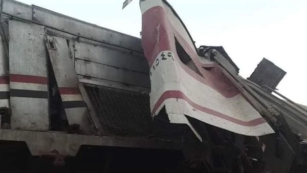 وصول كامل الوزير وقيادات النقل والسكة الحديد إلى موقع حادث قطاري الزقازيق فيديووصل الفريق كامل الوزير، نائب رئيس الوزراء وزير الصناعة والنقل، إلى