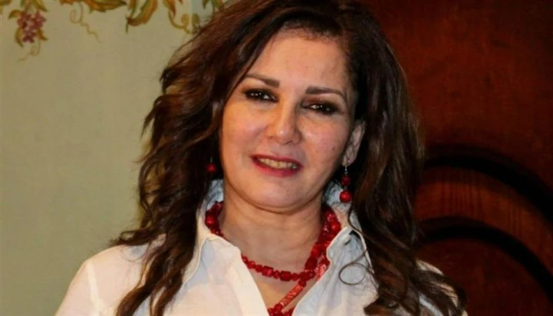 تطورات الحالة الصحية لآثار الحكيم افاق عربية - تعرضت الفنانة المصرية آثار الحكيم لوعكة صحية مفاجئة، نقلت على إثرها إلى المستشفى.وخضعت آثار الحكيم لعدة فحوصات طبية، للاطمئنان على حا